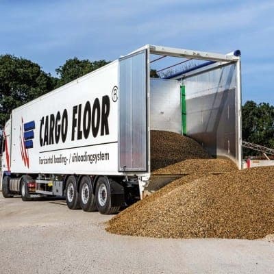 Cargo Floor poluprikolica istovara šljunak pokretnim podom